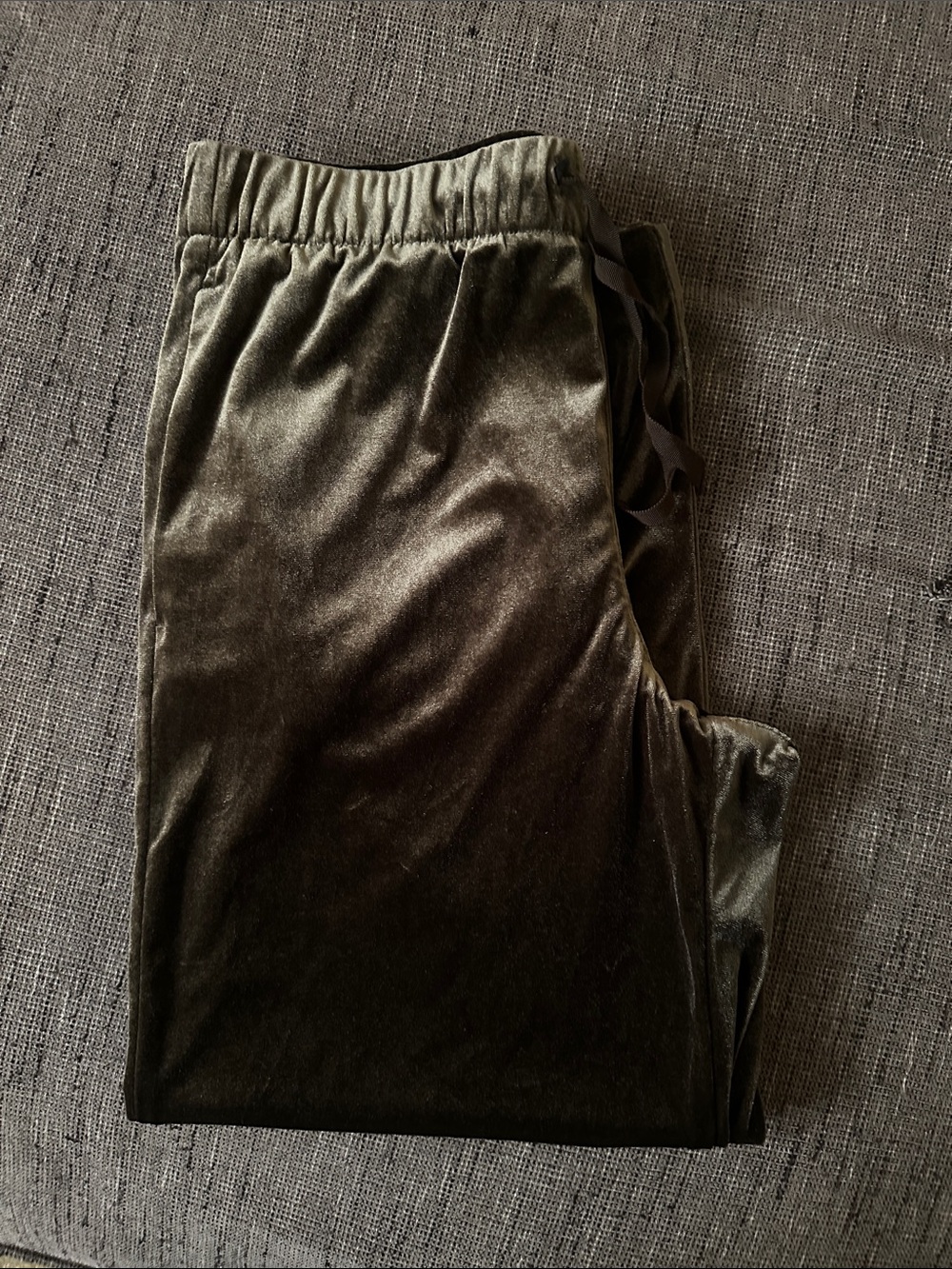 GAP Velvet Joggers in Olive